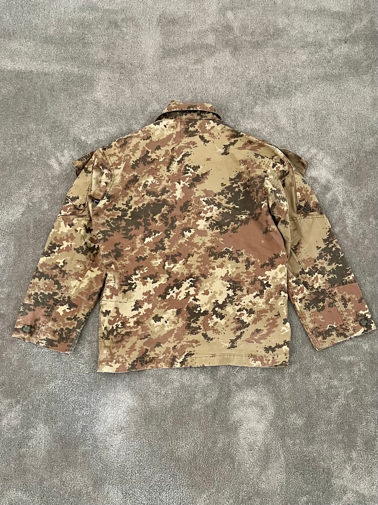 vintage camo jacket (M)